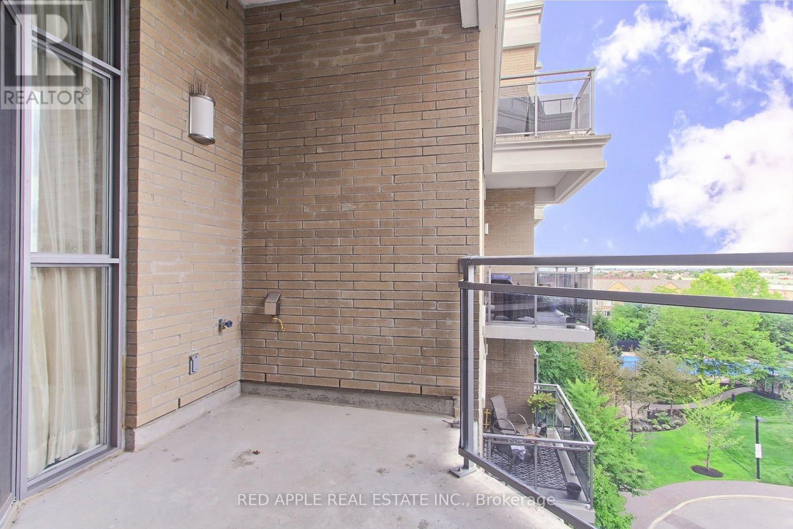 519 - 111 Civic Square Gate, Aurora, ON - Outdoor With Balcony With Exterior