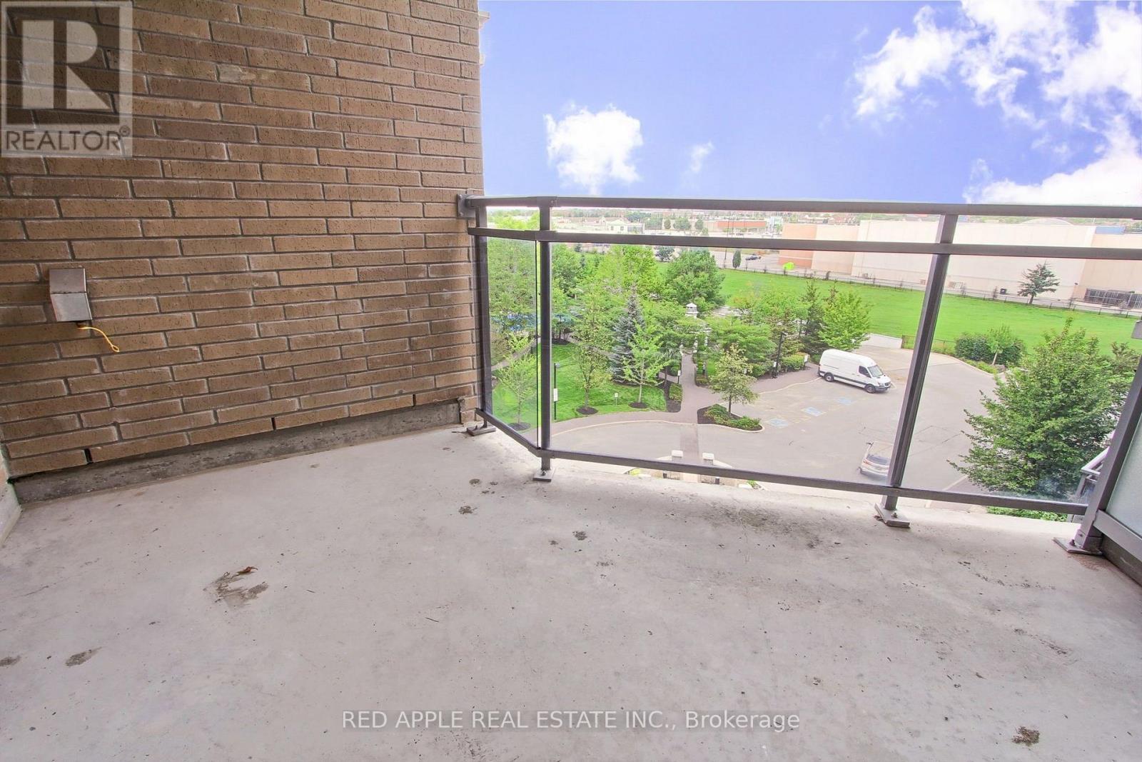 519 - 111 Civic Square Gate, Aurora, ON - Outdoor With Balcony With Exterior