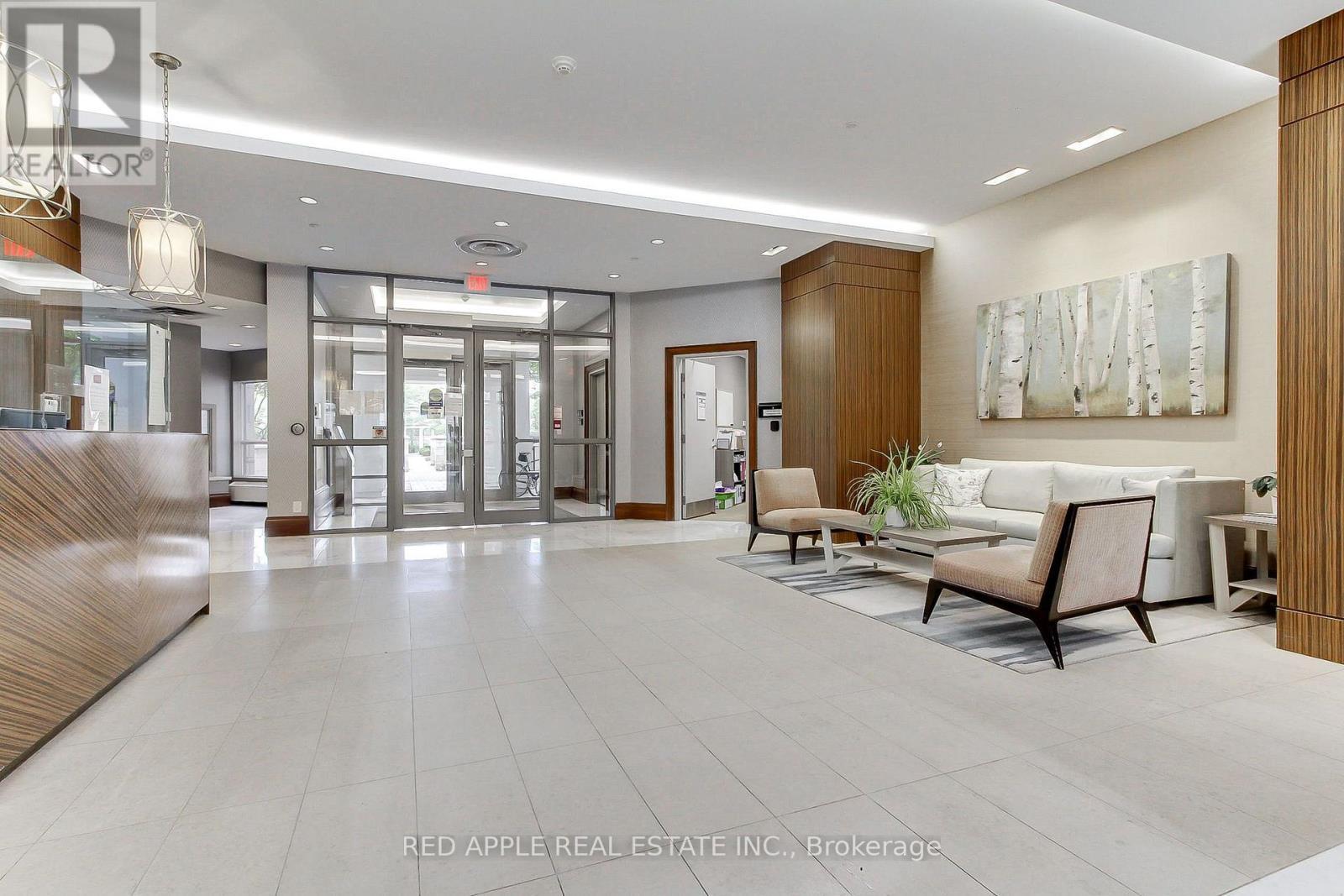 519 - 111 Civic Square Gate, Aurora, ON - Indoor