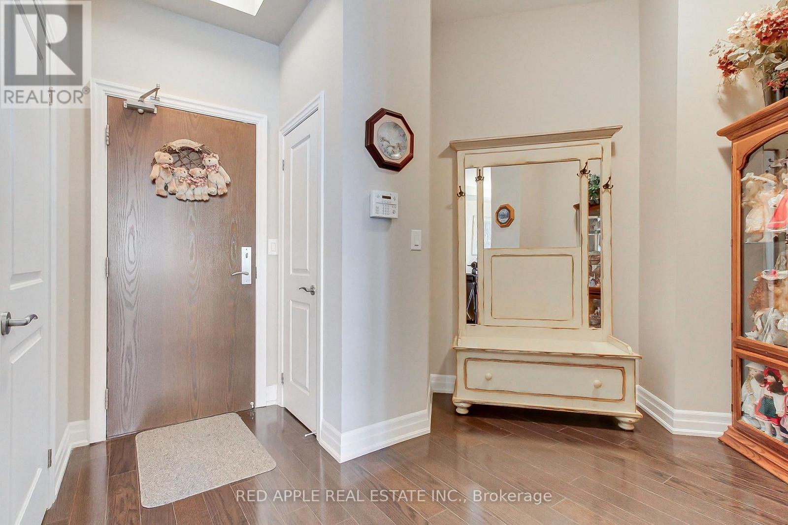 519 - 111 Civic Square Gate, Aurora, ON - Indoor Photo Showing Other Room