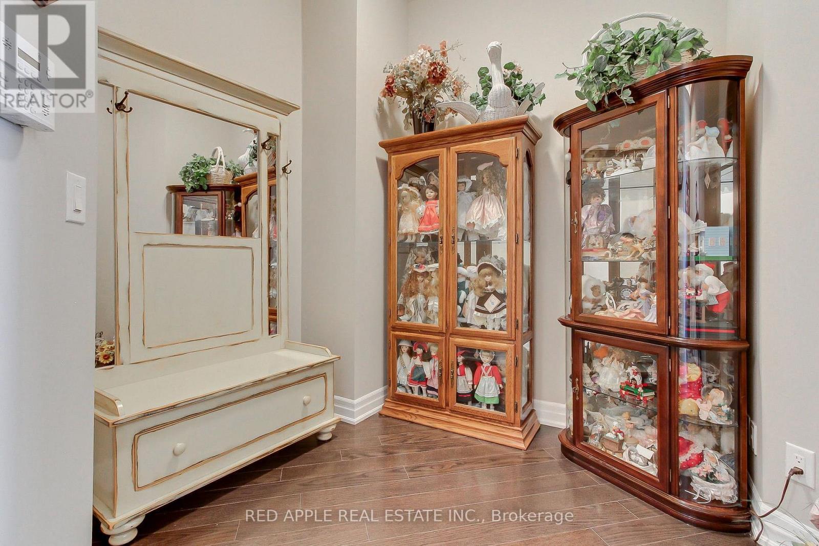 519 - 111 Civic Square Gate, Aurora, ON - Indoor Photo Showing Other Room