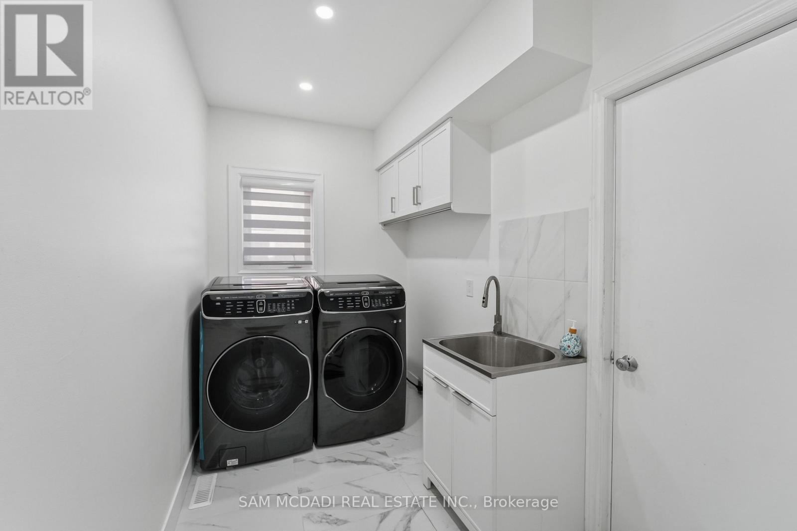 3071 Bayberry Drive, Mississauga, ON - Indoor Photo Showing Laundry Room