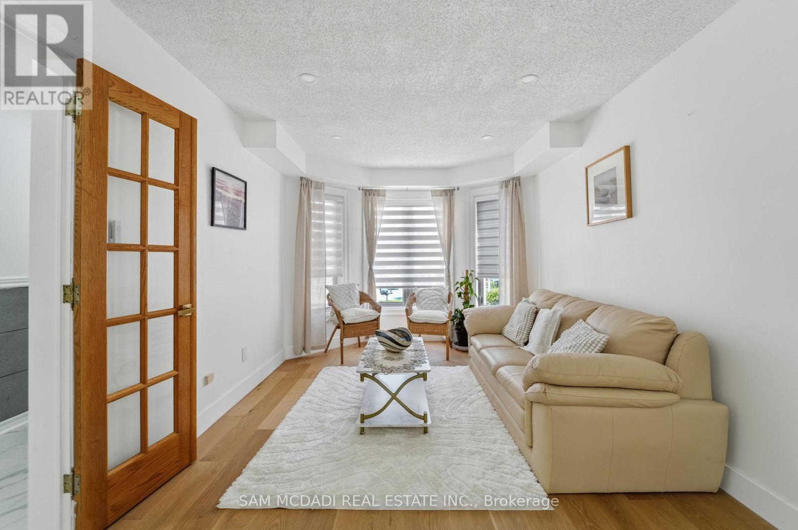 3071 Bayberry Drive, Mississauga, ON - Indoor Photo Showing Living Room