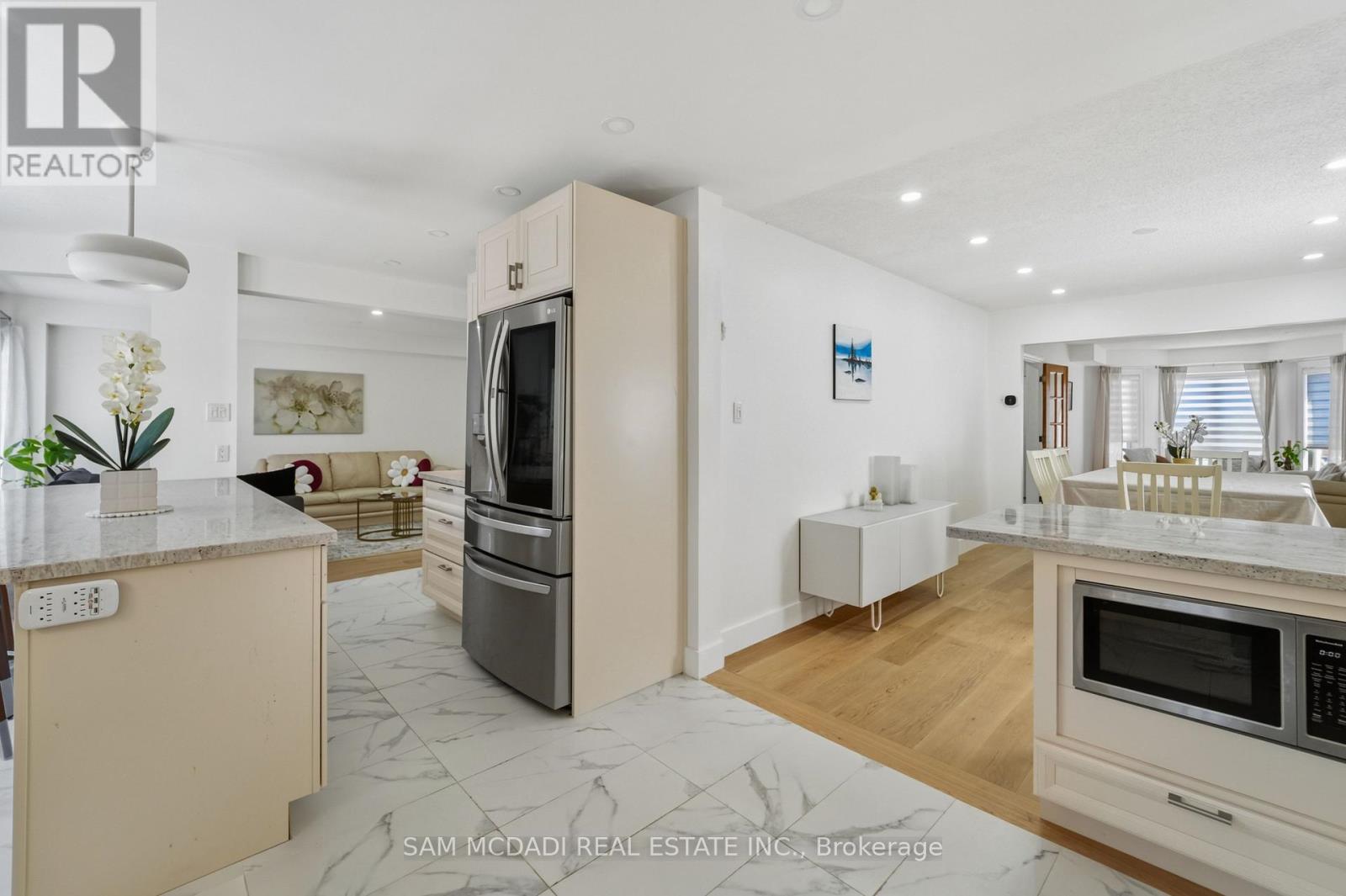 3071 Bayberry Drive, Mississauga, ON - Indoor Photo Showing Kitchen