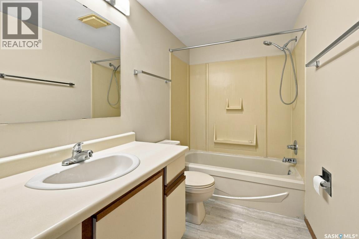 203 918 Argyle Avenue, Saskatoon, SK - Indoor Photo Showing Bathroom