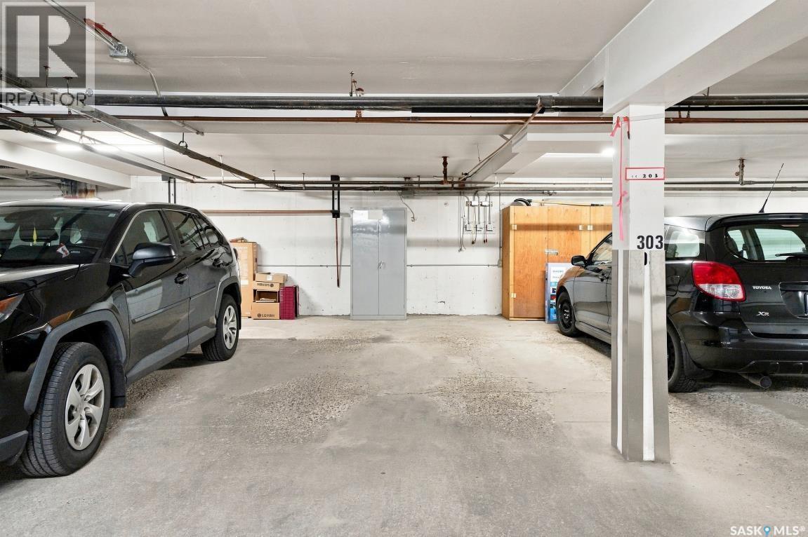 203 918 Argyle Avenue, Saskatoon, SK - Indoor Photo Showing Garage