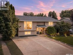 951 Holdsworth CRESCENT Moose Jaw, SK S6H 6T8