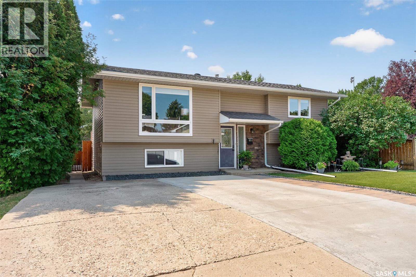 951 Holdsworth Crescent, Moose Jaw, SK - Outdoor