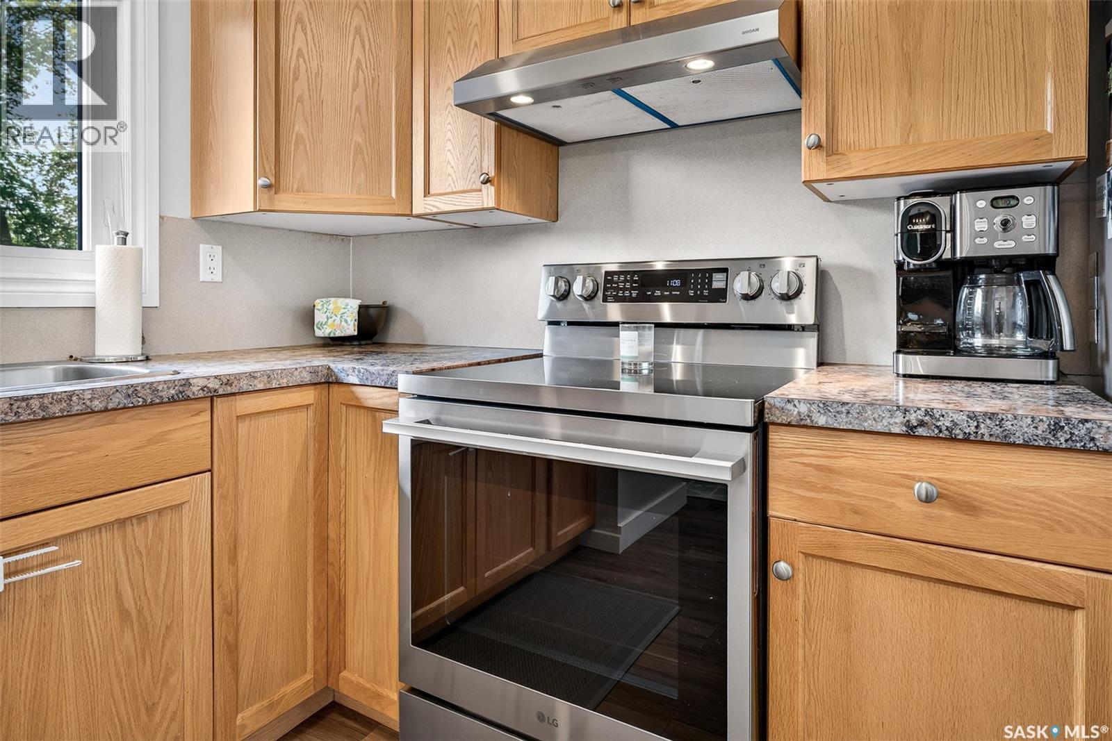 951 Holdsworth Crescent, Moose Jaw, SK - Indoor Photo Showing Kitchen
