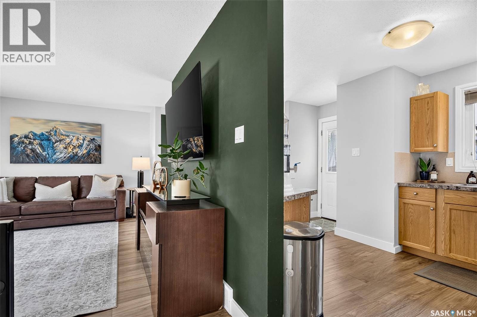 951 Holdsworth Crescent, Moose Jaw, SK - Indoor Photo Showing Living Room