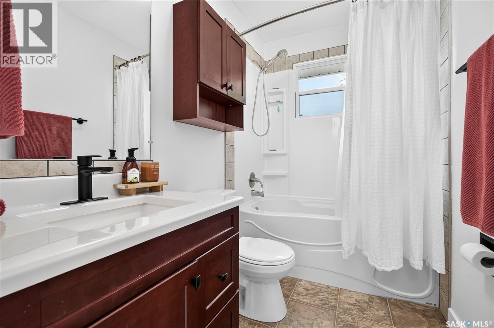951 Holdsworth Crescent, Moose Jaw, SK - Indoor Photo Showing Bathroom
