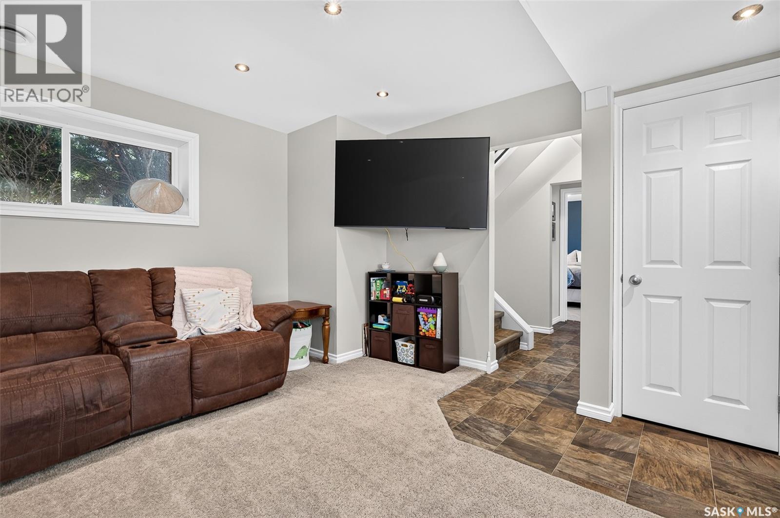 951 Holdsworth Crescent, Moose Jaw, SK - Indoor Photo Showing Living Room