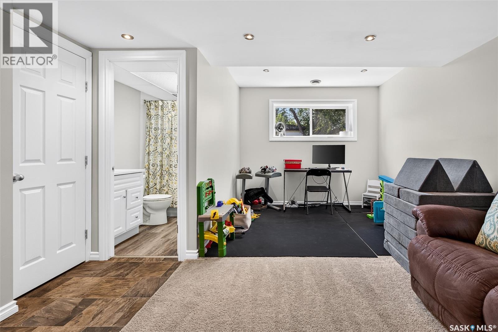 951 Holdsworth Crescent, Moose Jaw, SK - Indoor