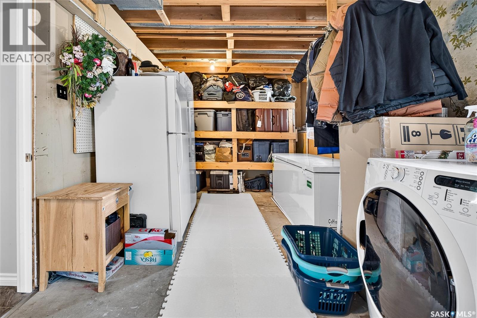 951 Holdsworth Crescent, Moose Jaw, SK - Indoor Photo Showing Laundry Room