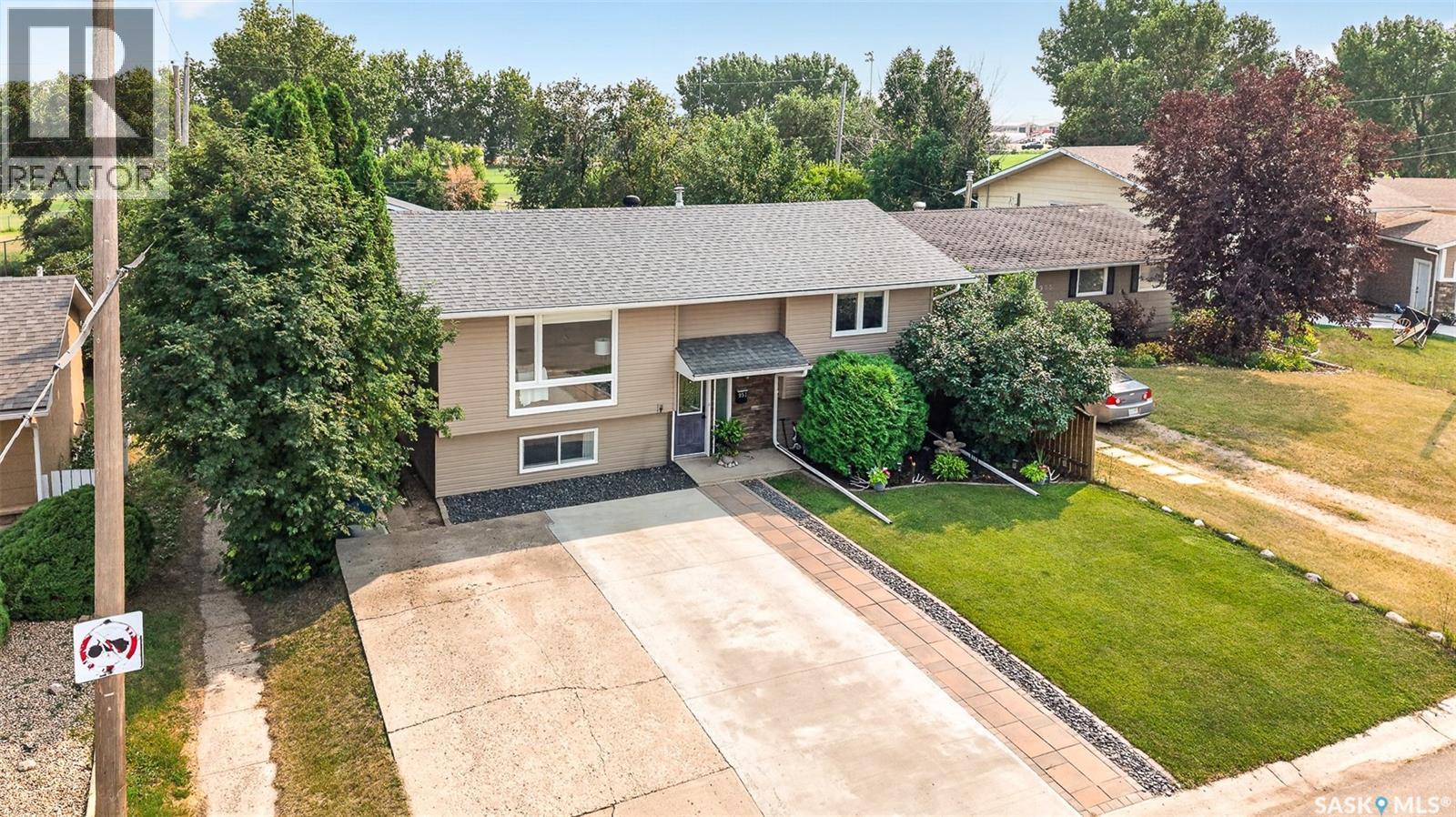 951 Holdsworth Crescent, Moose Jaw, SK - Outdoor