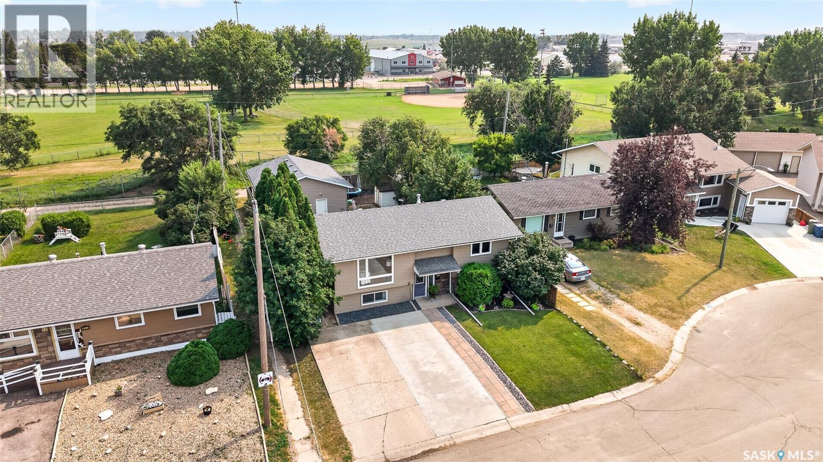 951 Holdsworth Crescent, Moose Jaw, SK - Outdoor