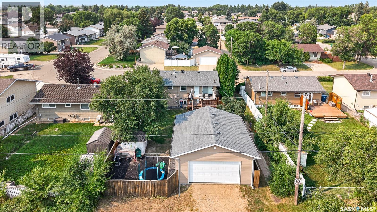 951 Holdsworth Crescent, Moose Jaw, SK - Outdoor