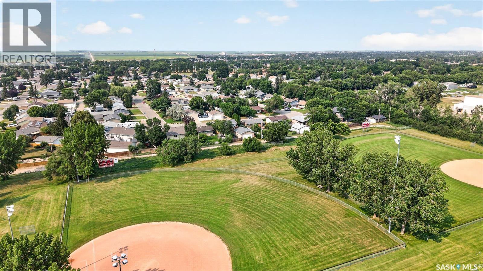 951 Holdsworth Crescent, Moose Jaw, SK - Outdoor