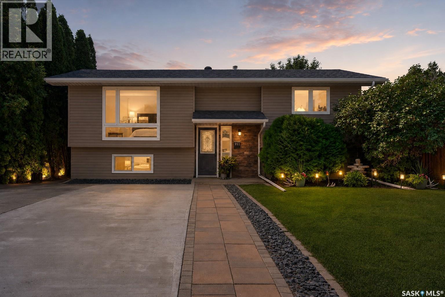 951 Holdsworth Crescent, Moose Jaw, SK - Outdoor