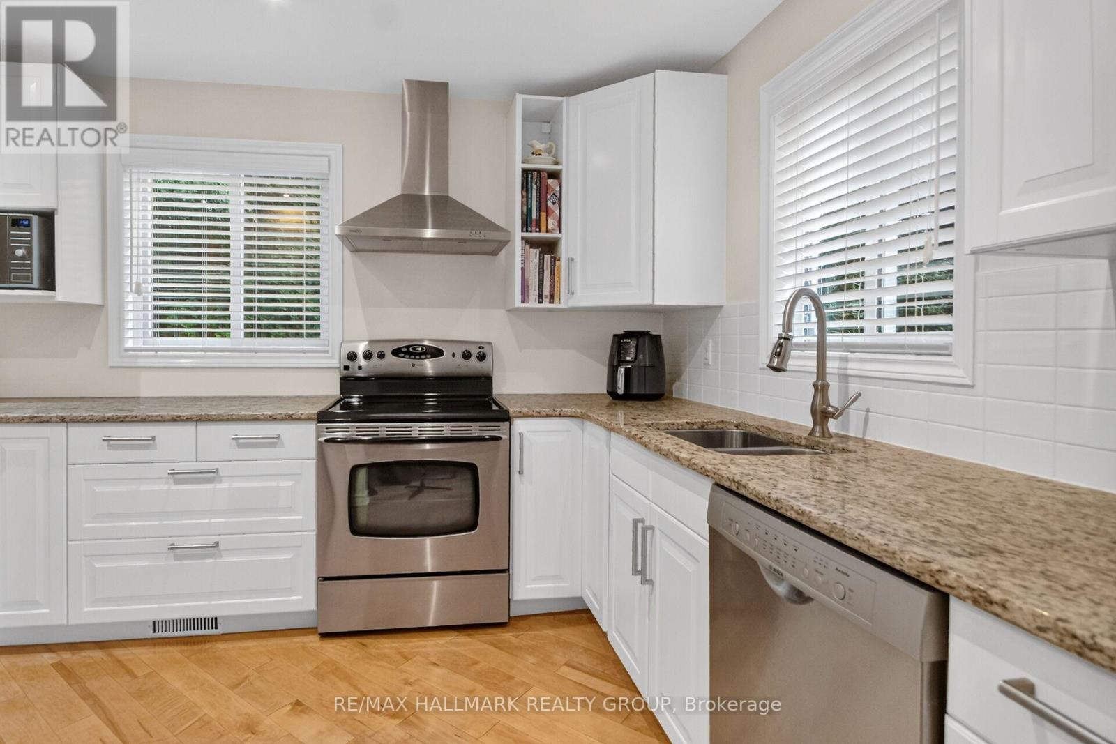 12 Ready Way, Ottawa, ON - Indoor Photo Showing Kitchen With Stainless Steel Kitchen With Double Sink