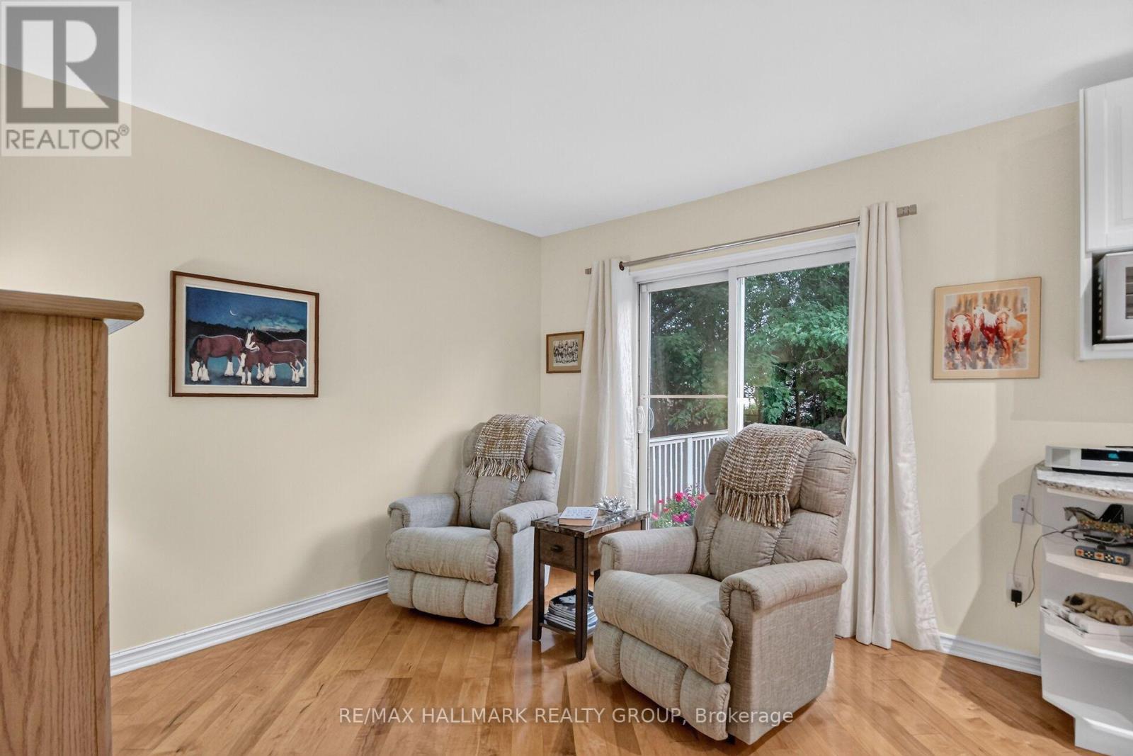 12 Ready Way, Ottawa, ON - Indoor Photo Showing Living Room