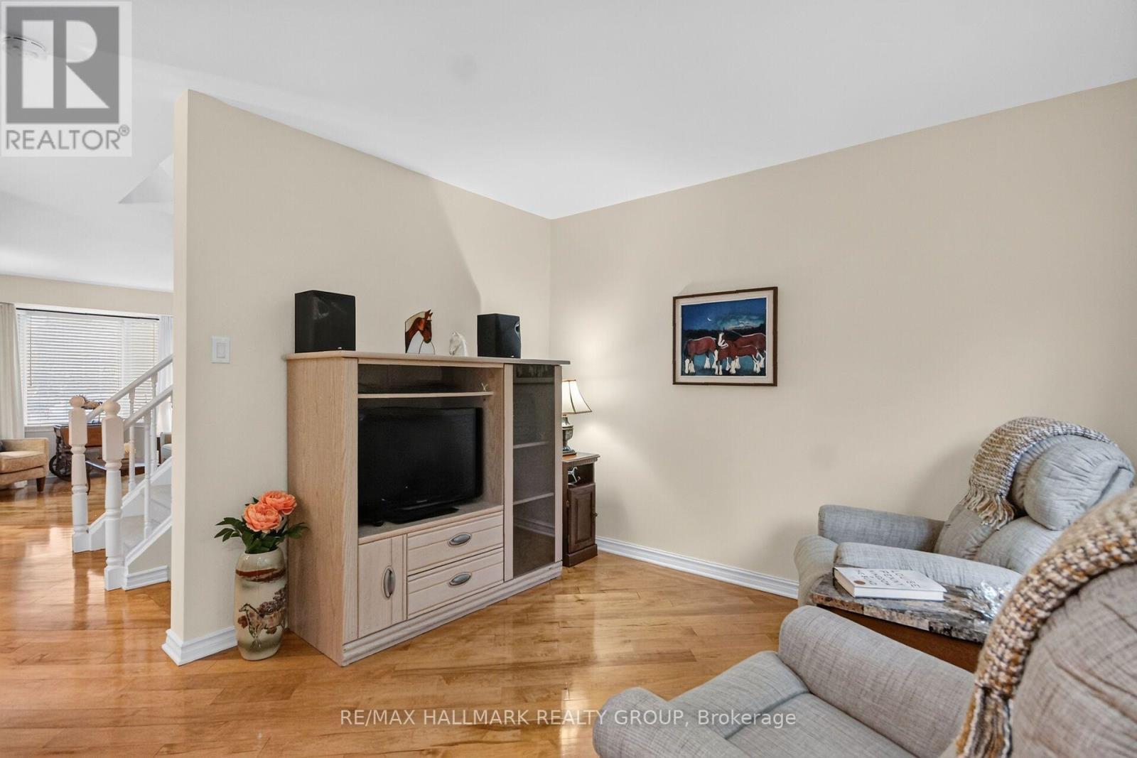 12 Ready Way, Ottawa, ON - Indoor Photo Showing Living Room
