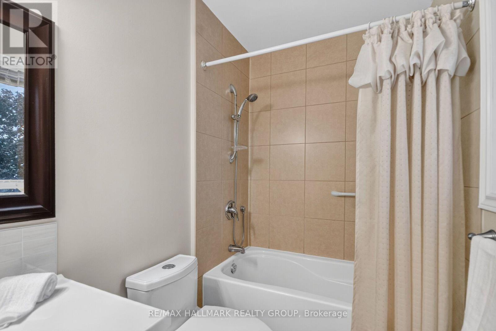 12 Ready Way, Ottawa, ON - Indoor Photo Showing Bathroom