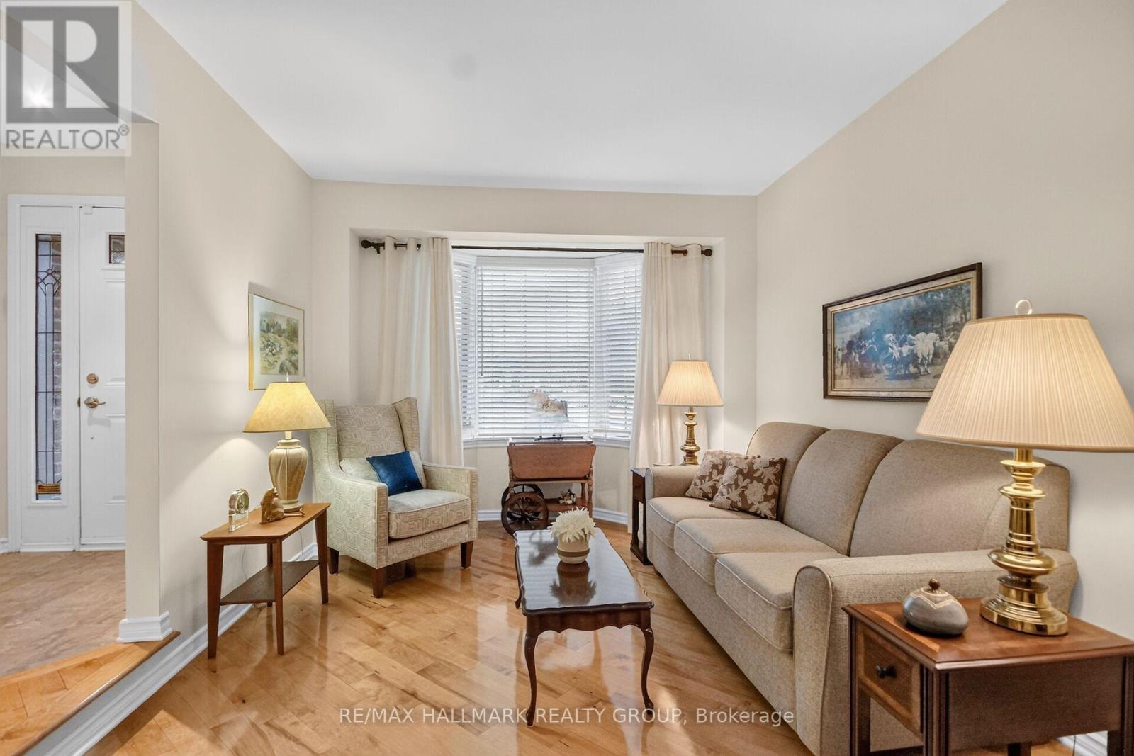12 Ready Way, Ottawa, ON - Indoor Photo Showing Living Room