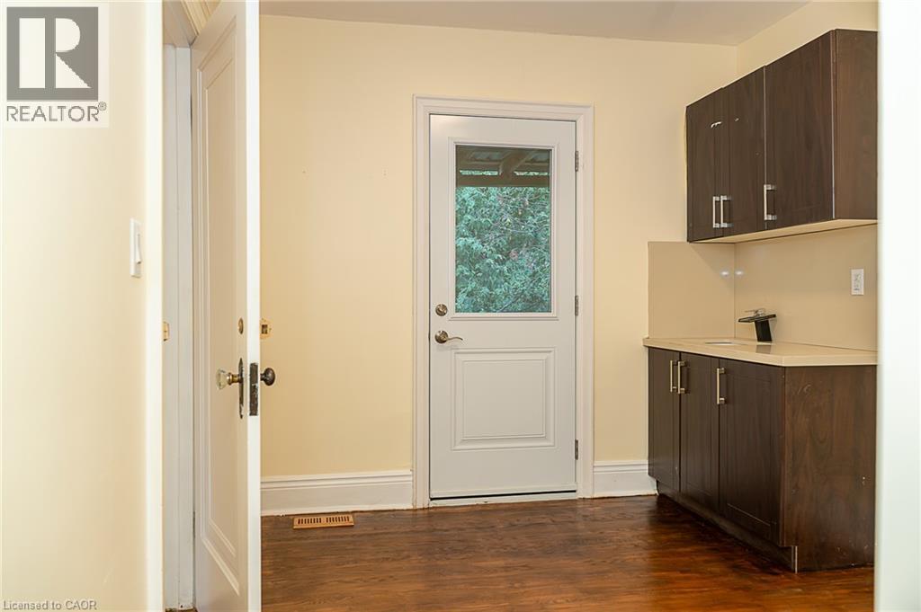 41 Paradise Road S, Hamilton, ON - Indoor Photo Showing Other Room
