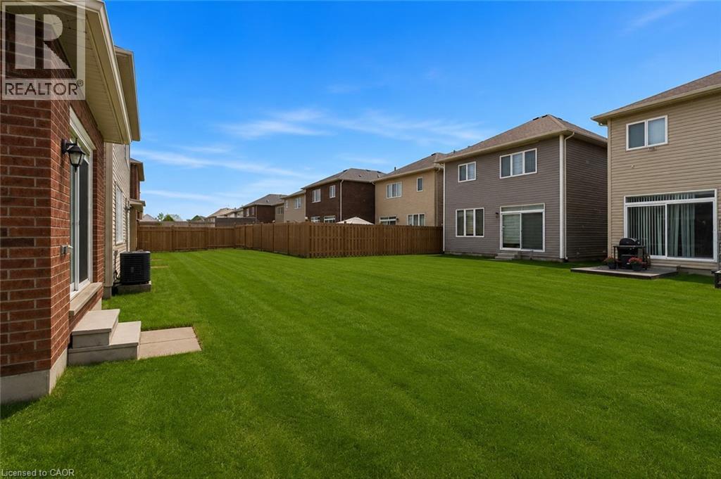 Expansive lawn area enclosed by a wood privacy fence - 13 Steven Drive, Thorold, ON - Outdoor
