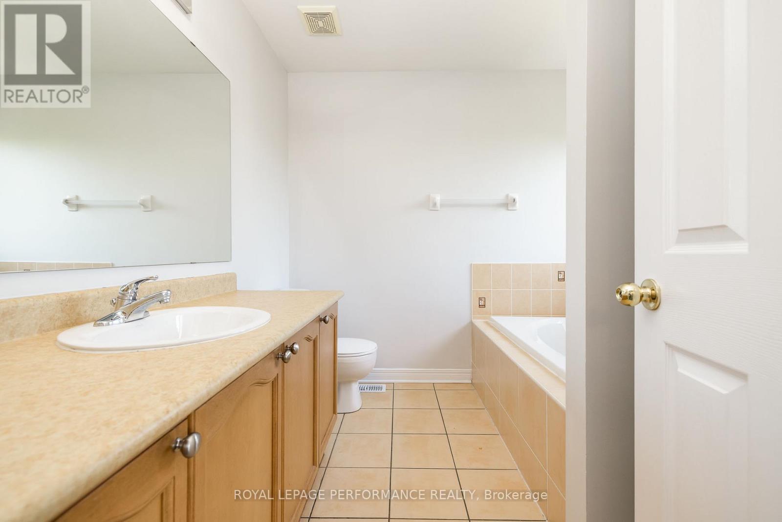 Primary Ensuite full bathroom - 127 Finn Court, Ottawa, ON - Indoor Photo Showing Bathroom