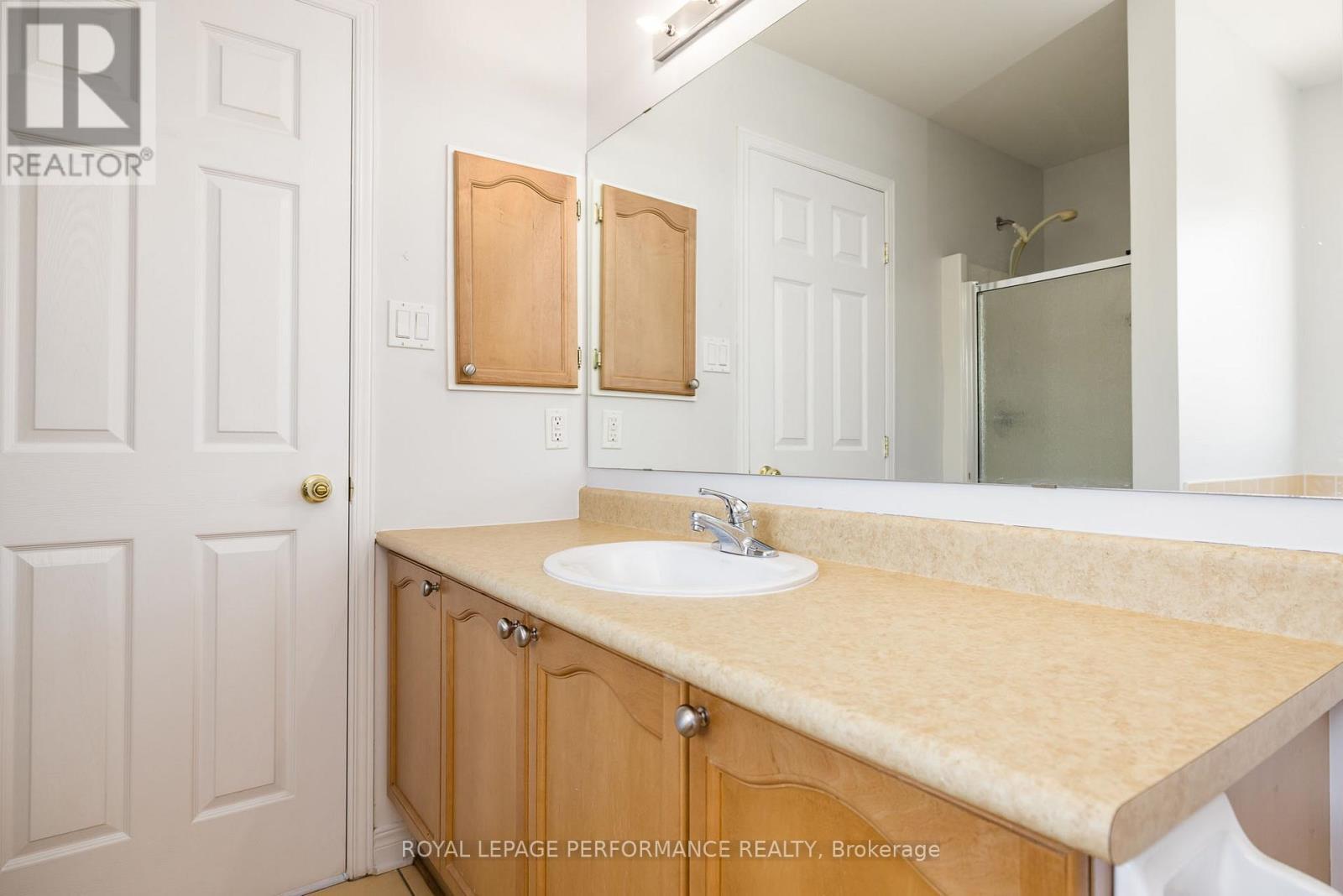 Separate shower in primary ensuite - 127 Finn Court, Ottawa, ON - Indoor Photo Showing Bathroom