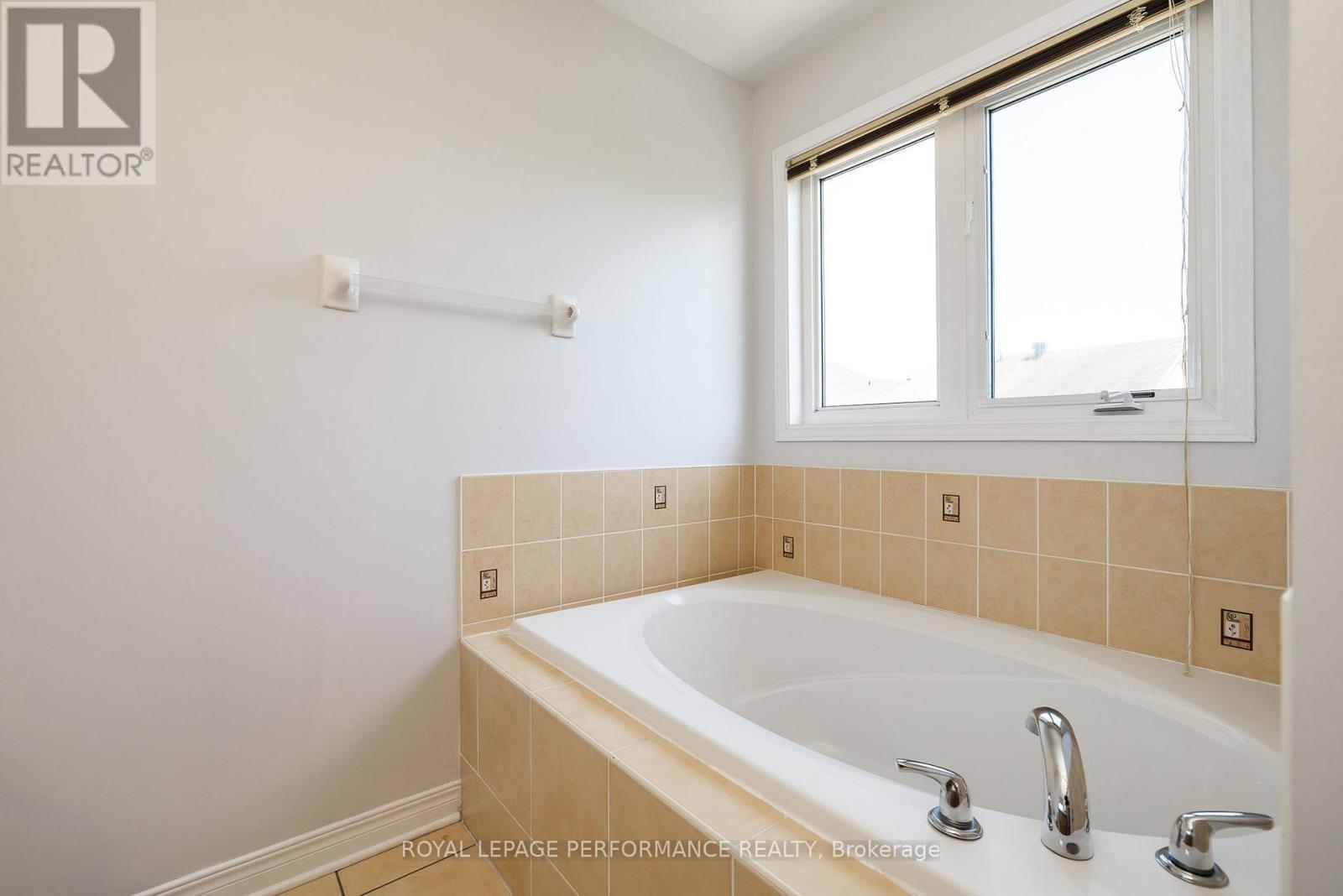 127 Finn Court, Ottawa, ON - Indoor Photo Showing Bathroom