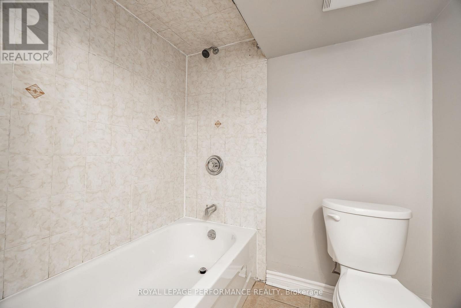 127 Finn Court, Ottawa, ON - Indoor Photo Showing Bathroom