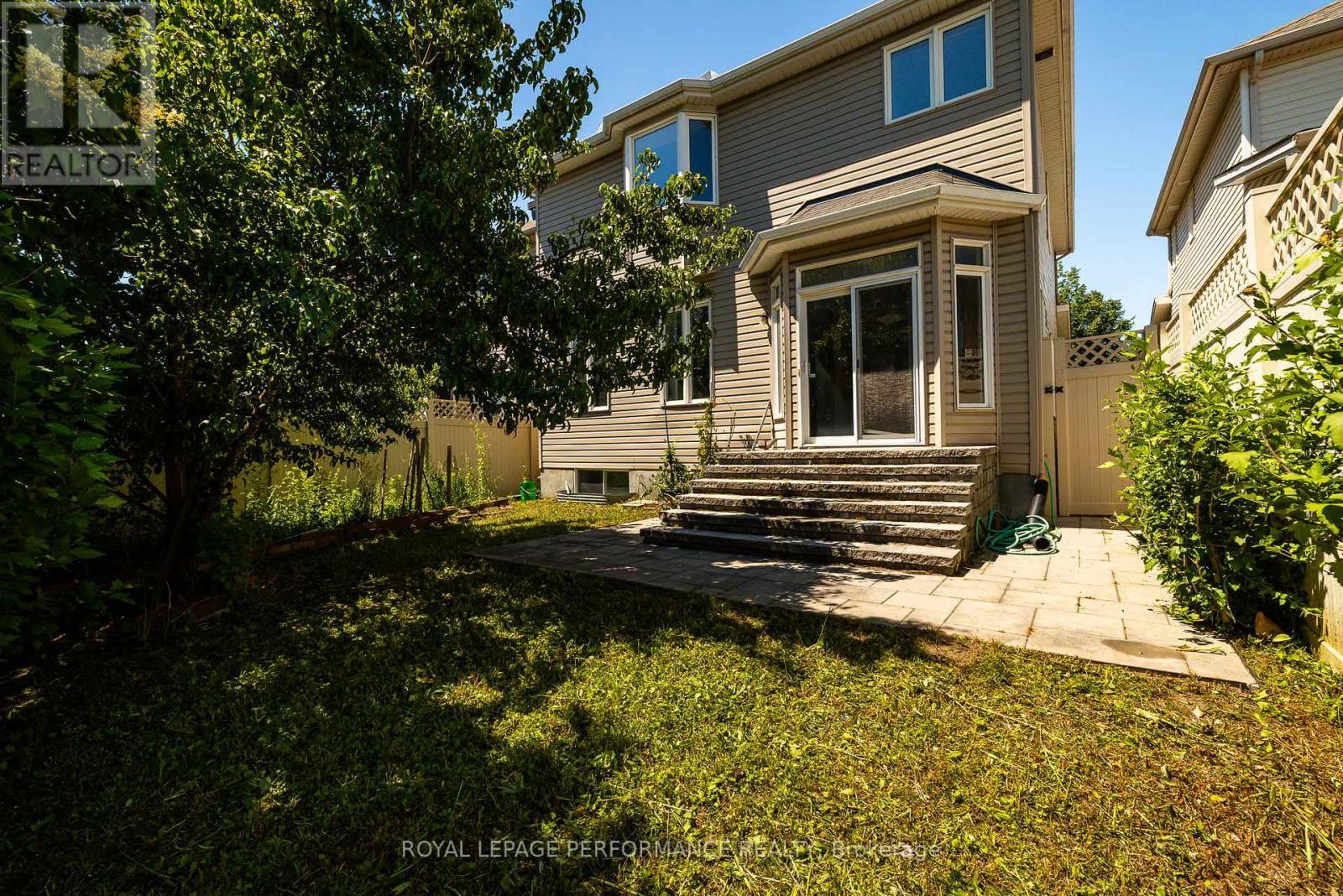 Walkout to backyard from kitchen - 127 Finn Court, Ottawa, ON - Outdoor