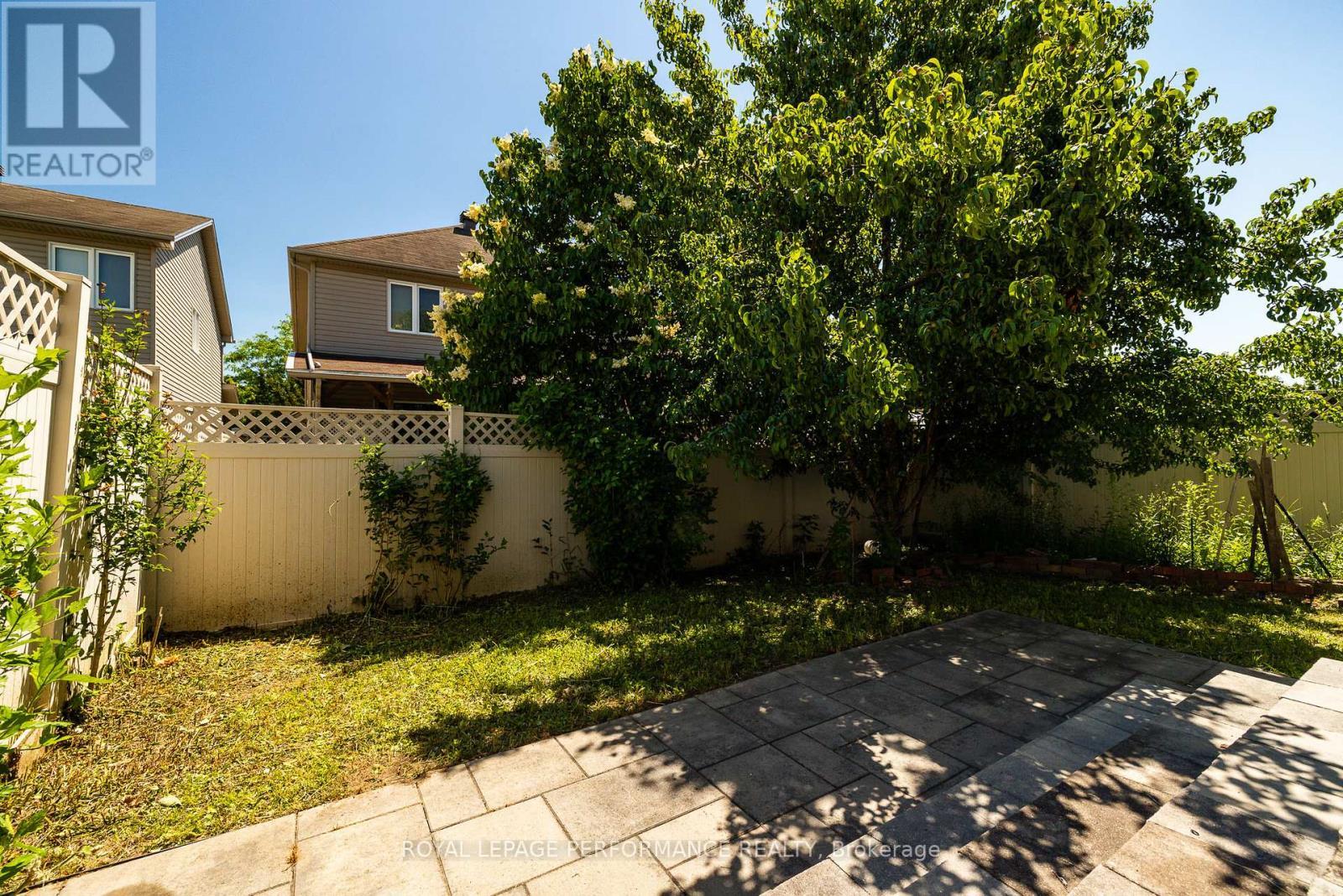 Private, fenced backyard - 127 Finn Court, Ottawa, ON - Outdoor