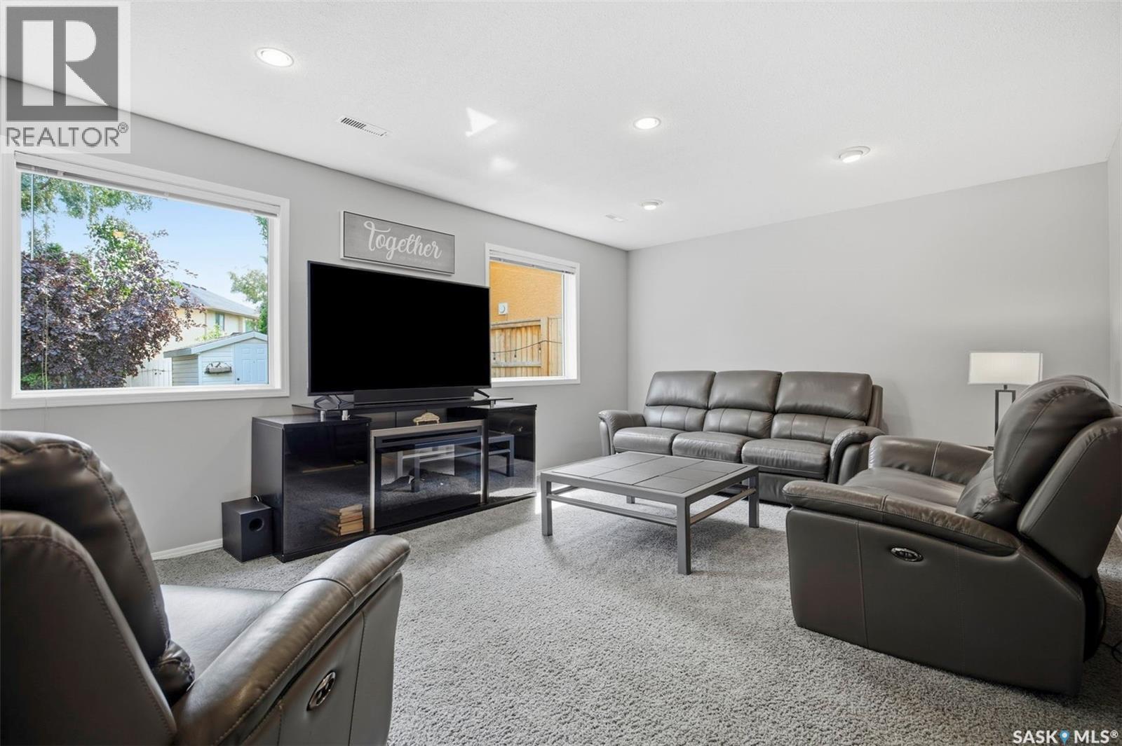 174 Hinitt Place, Saskatoon, SK