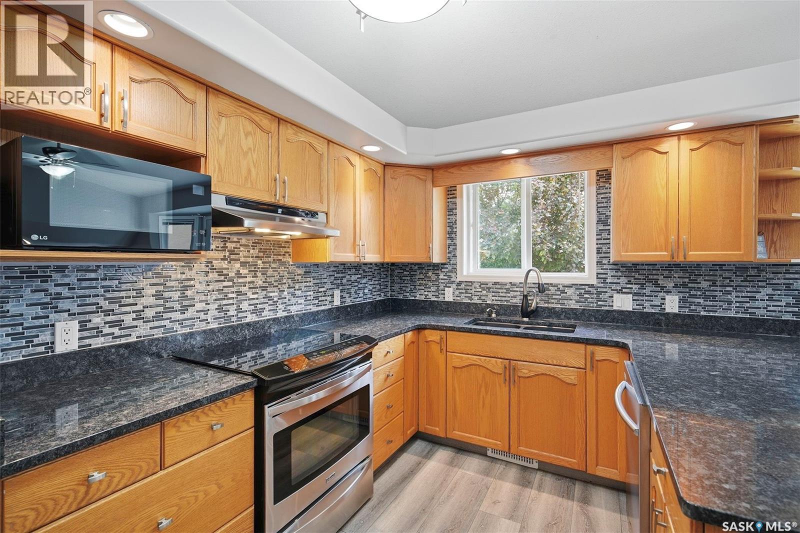 174 Hinitt Place, Saskatoon, SK