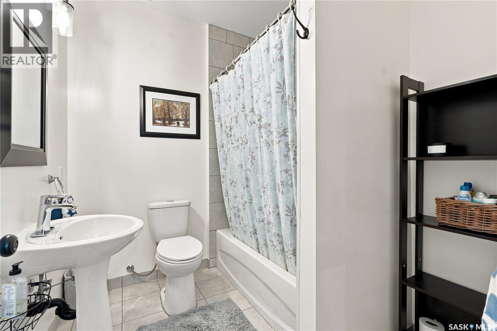 621 Braun Lane, Warman, SK - Indoor Photo Showing Bathroom