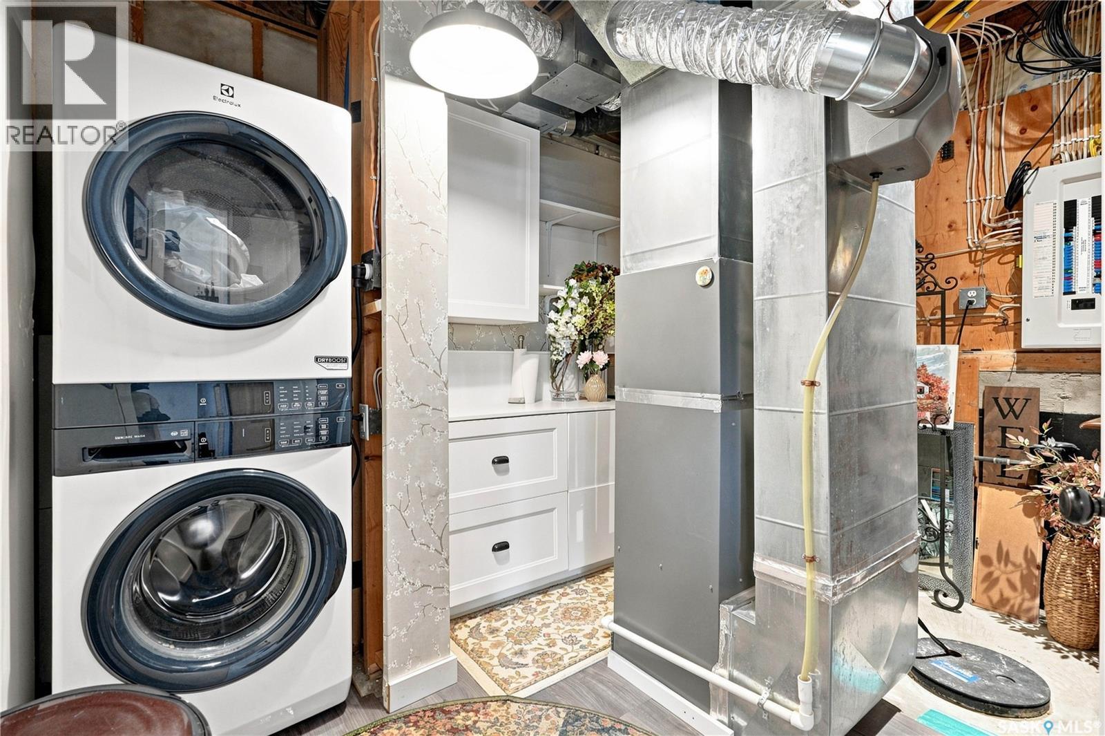 621 Braun Lane, Warman, SK - Indoor Photo Showing Laundry Room