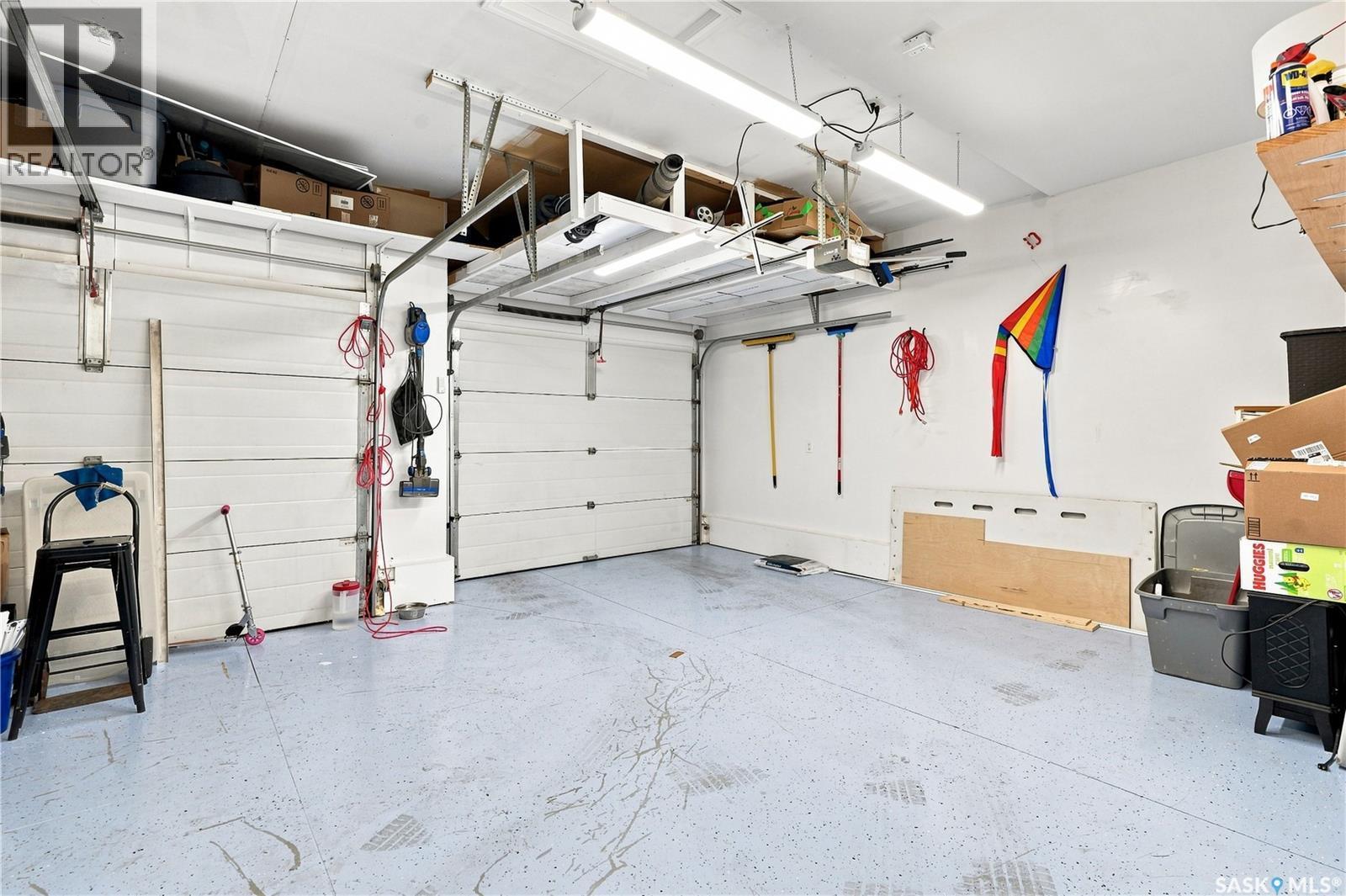 621 Braun Lane, Warman, SK - Indoor Photo Showing Garage