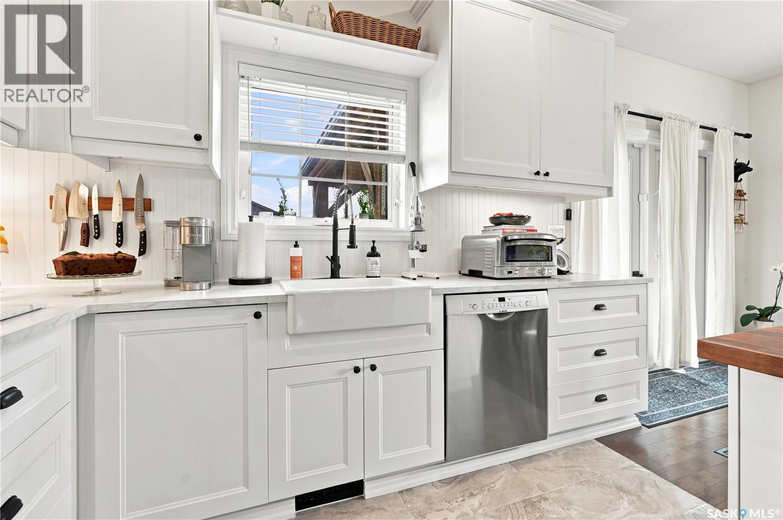 621 Braun Lane, Warman, SK - Indoor Photo Showing Kitchen