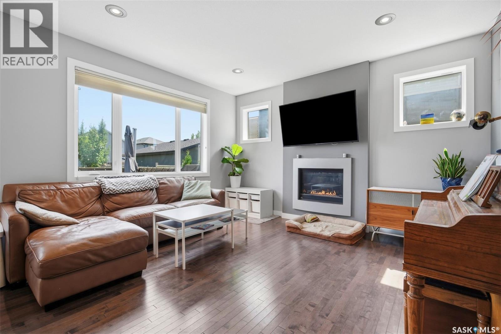 1115 Werschner Crescent, Saskatoon, SK - Indoor Photo Showing Living Room With Fireplace