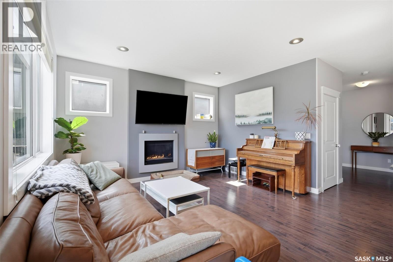 1115 Werschner Crescent, Saskatoon, SK - Indoor Photo Showing Living Room With Fireplace