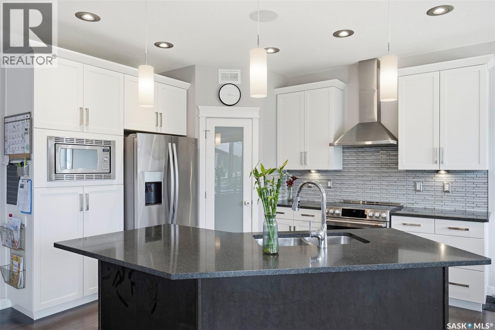 1115 Werschner Crescent, Saskatoon, SK - Indoor Photo Showing Kitchen With Double Sink With Upgraded Kitchen