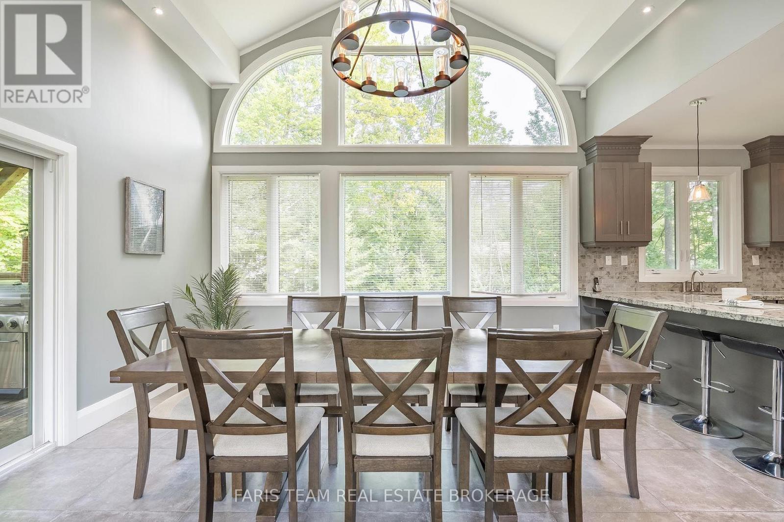7 Duquette Court, Tiny, ON - Indoor Photo Showing Dining Room