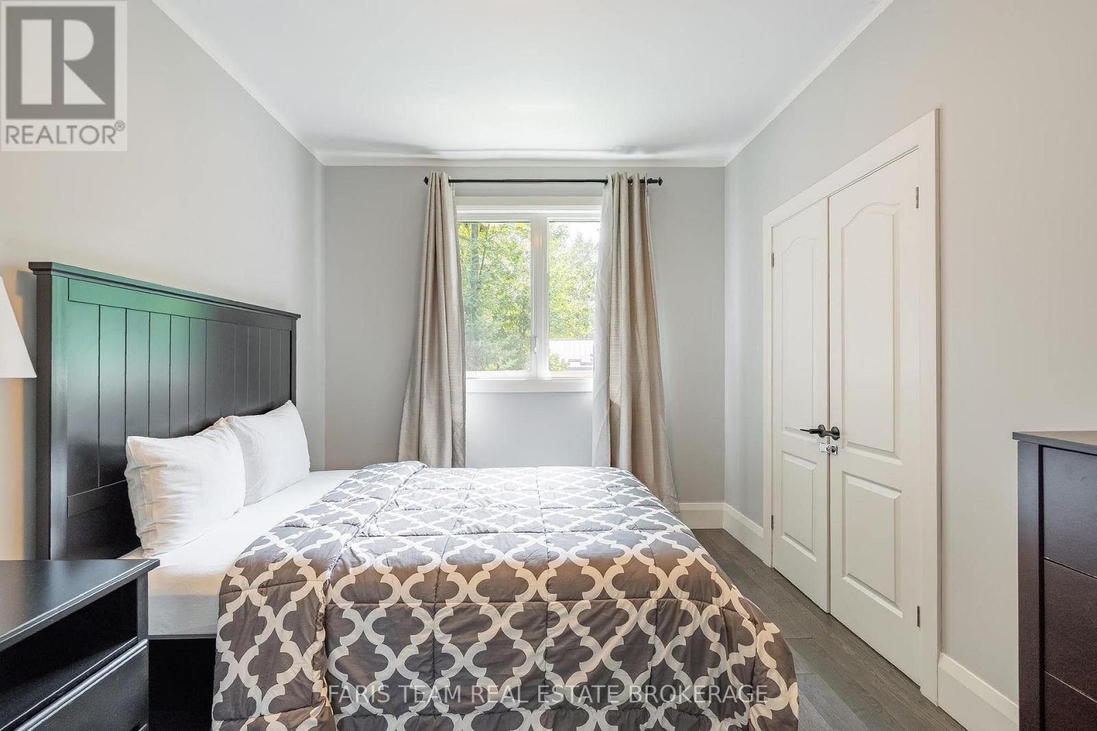 7 Duquette Court, Tiny, ON - Indoor Photo Showing Bedroom