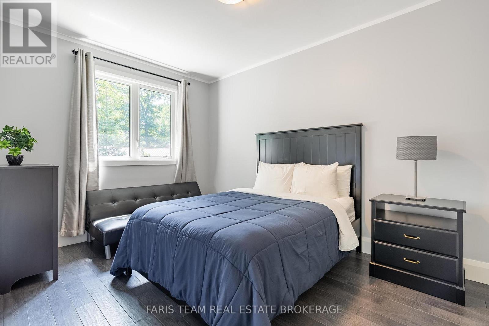 7 Duquette Court, Tiny, ON - Indoor Photo Showing Bedroom