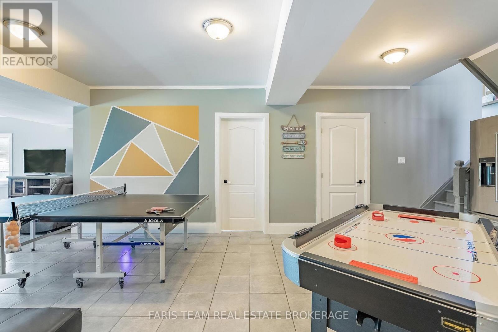 7 Duquette Court, Tiny, ON - Indoor
