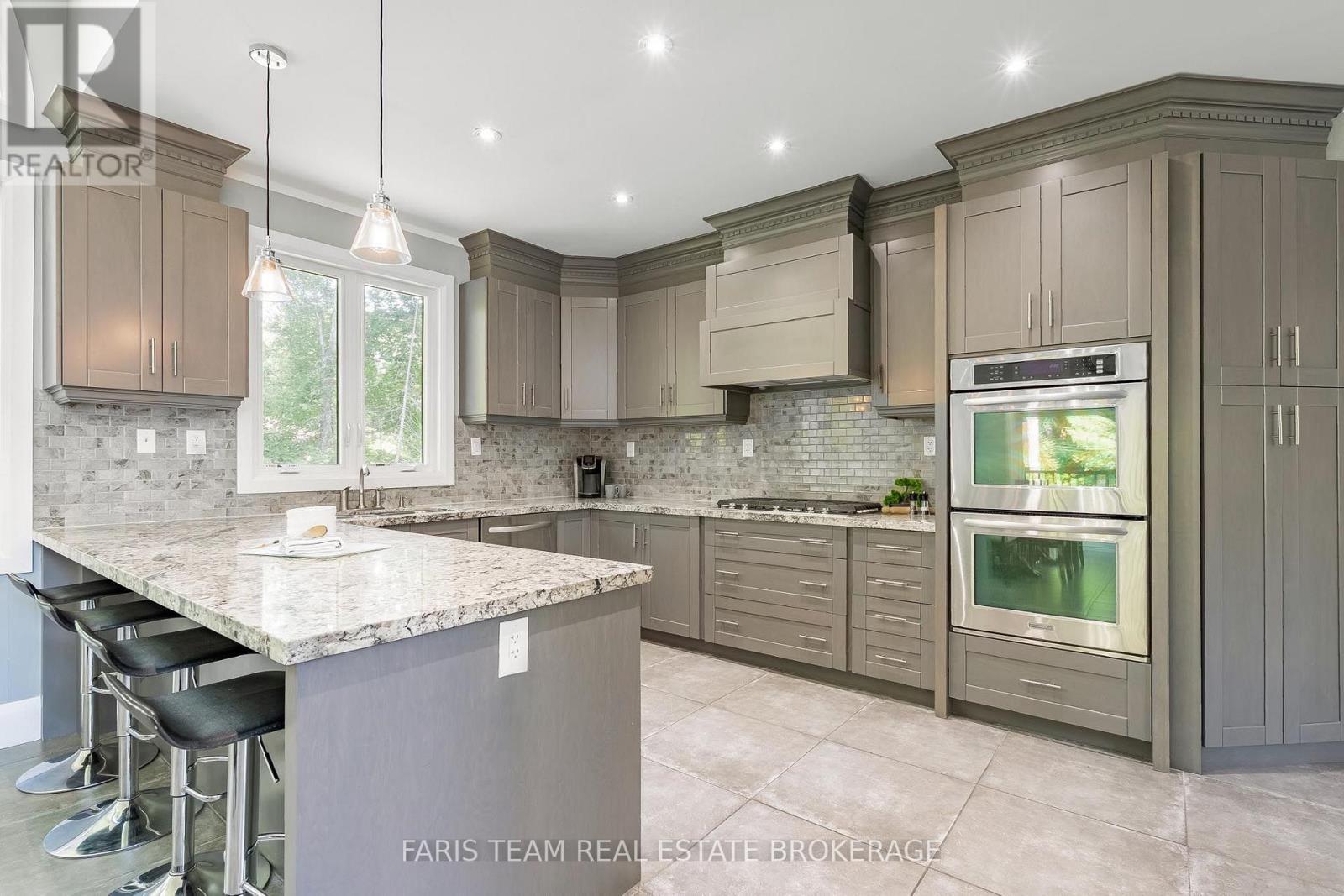 7 Duquette Court, Tiny, ON - Indoor Photo Showing Kitchen With Upgraded Kitchen